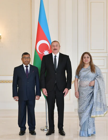 President Ilham Aliyev receives credentials of incoming Bangladeshi ambassador