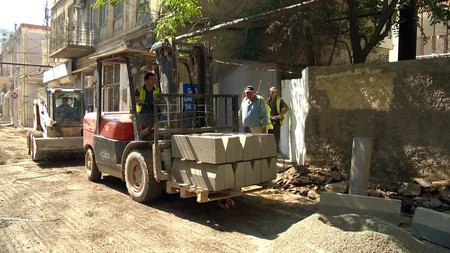 Bakının Zərgərpalan küçəsində təmir işləri aparılır