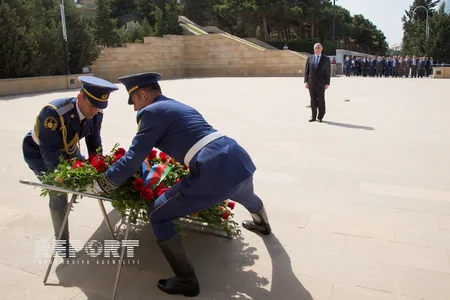 XİN rəhbərliyi Fəxri xiyabanı və Şəhidlər xiyabanını ziyarət ediblər - FOTO