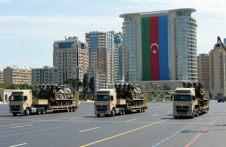Azadlıq meydanında hərbi parad keçirilib - YENİLƏNİB-2