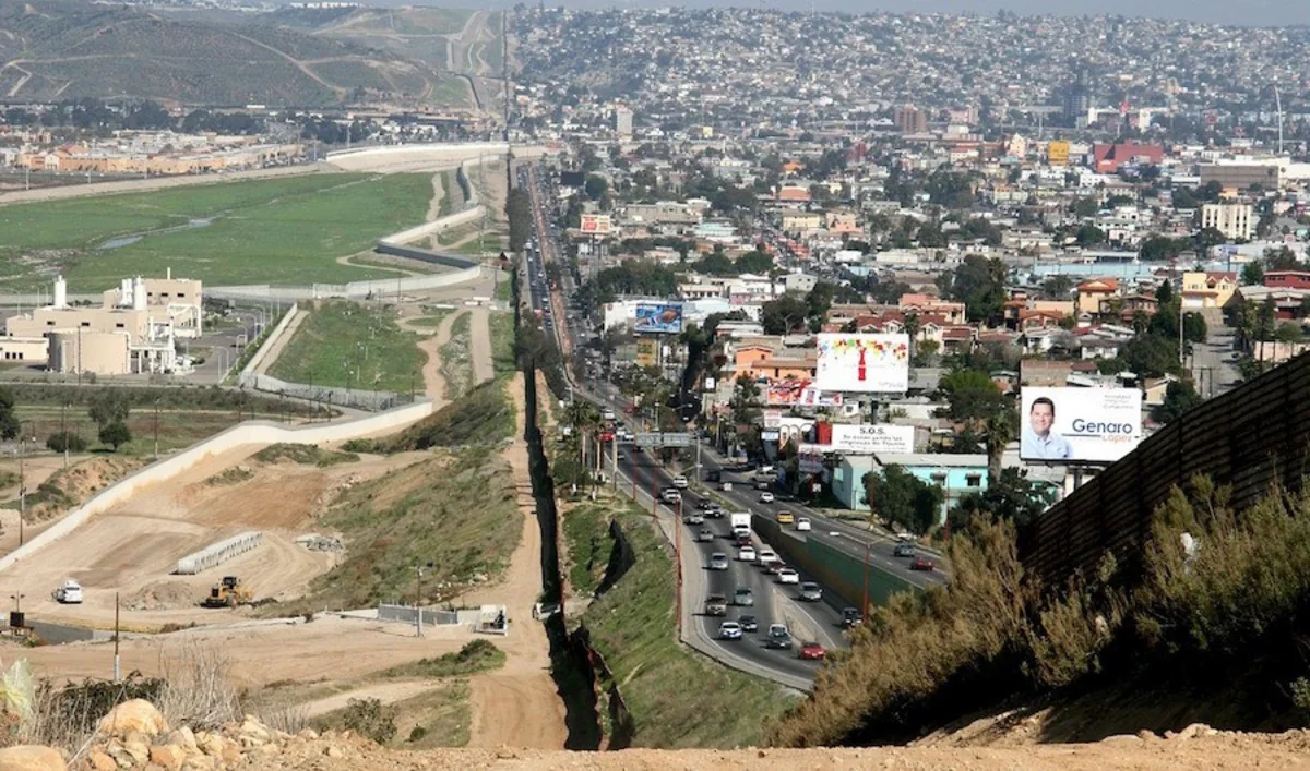 ABŞ Meksika ilə sərhədə daha 320 hərbçi göndərəcək