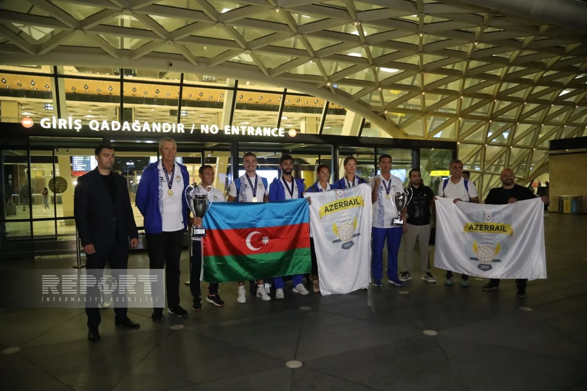 Azərbaycanın Avropa Kubokunun qalibi olmuş voleybolçuları Vətənə qayıdıb