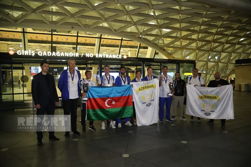 Azərbaycanın Avropa Kubokunun qalibi olmuş voleybolçuları Vətənə qayıdıb