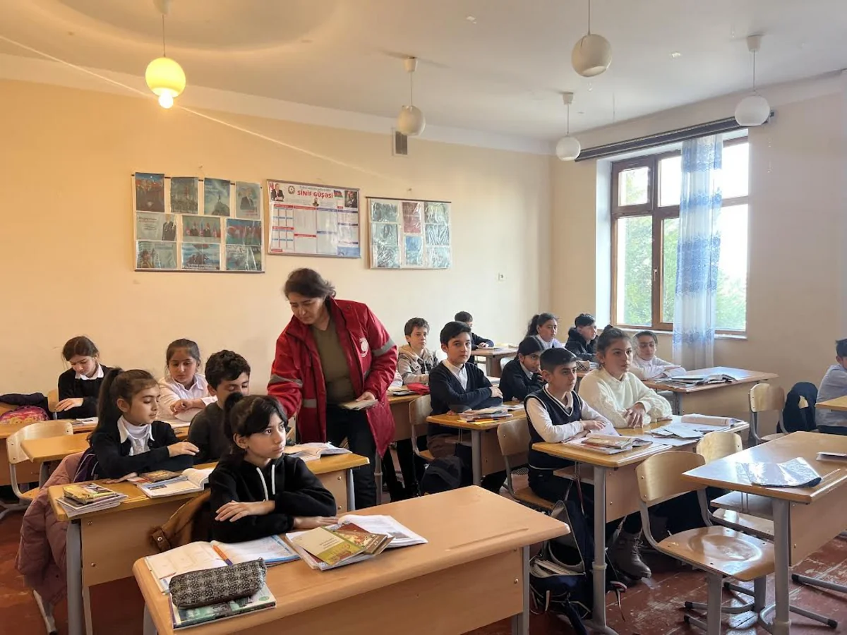 Bərdədə şagirdlərə mina təhlükəsinə dair təlim keçirilib