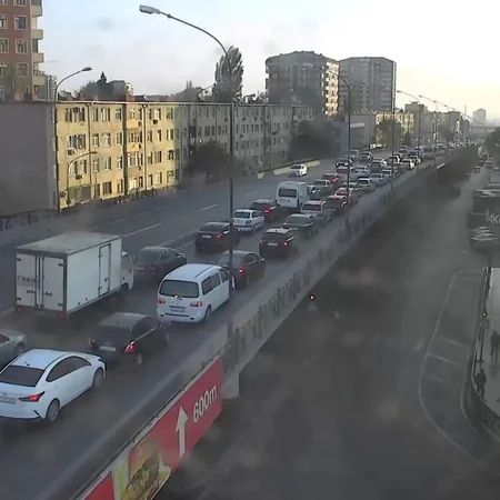 Bakının bir sıra yollarında tıxac yaranıb - SİYAHI