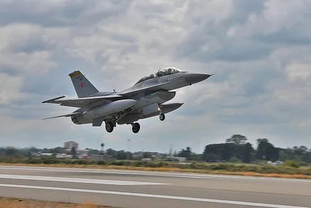 Flights were carried out at “TurAz Qartalı-2019” exercises - VIDEO