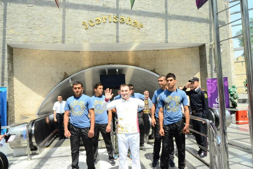 Bakı 2015in məşəli Funikulyordan Şəhidlər xiyabanına istiqamətlənib
