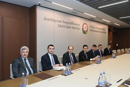 Ceyhun Bayramov Ulu Öndərin xatirə turnirində fərqlənən XİN komandasının üzvləri ilə görüşüb