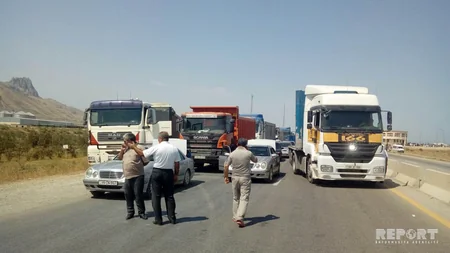 Silah-sursat anbarında partlayışla əlaqədar bağlanan Bakı-Quba yolu açılıb - FOTO