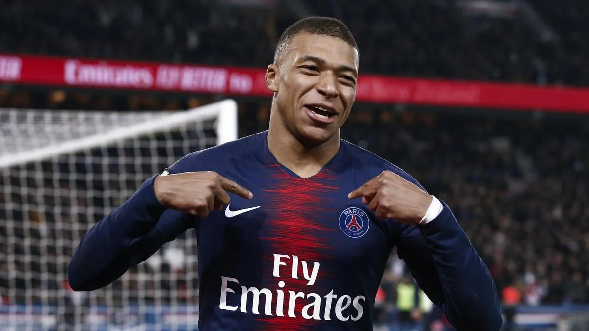 Kilian Mbappe XXI əsrdə PSJ-nin ən yaxşı futbolçusu seçilib