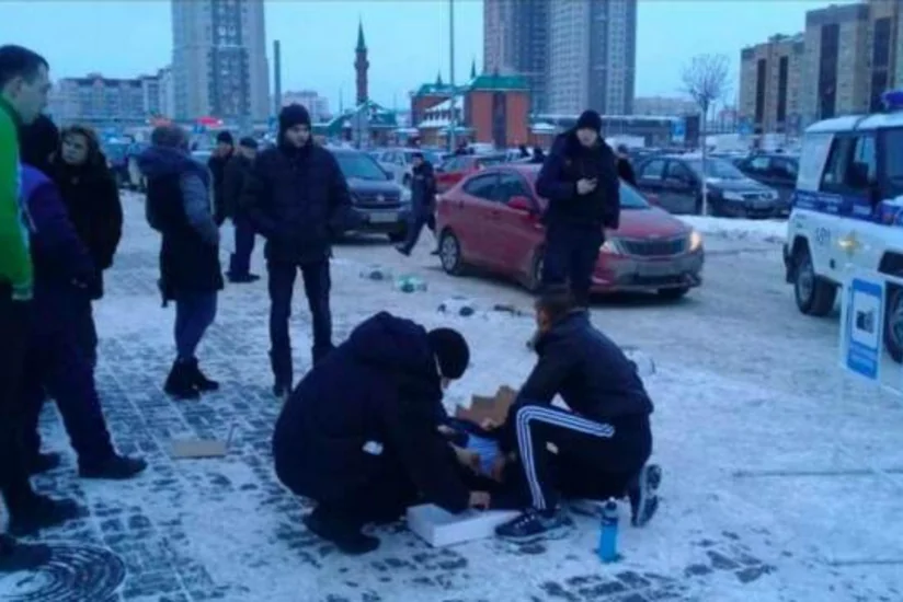 Таксист выстрелил в пассажира в Казани из-за снега на ботинках - ФОТО