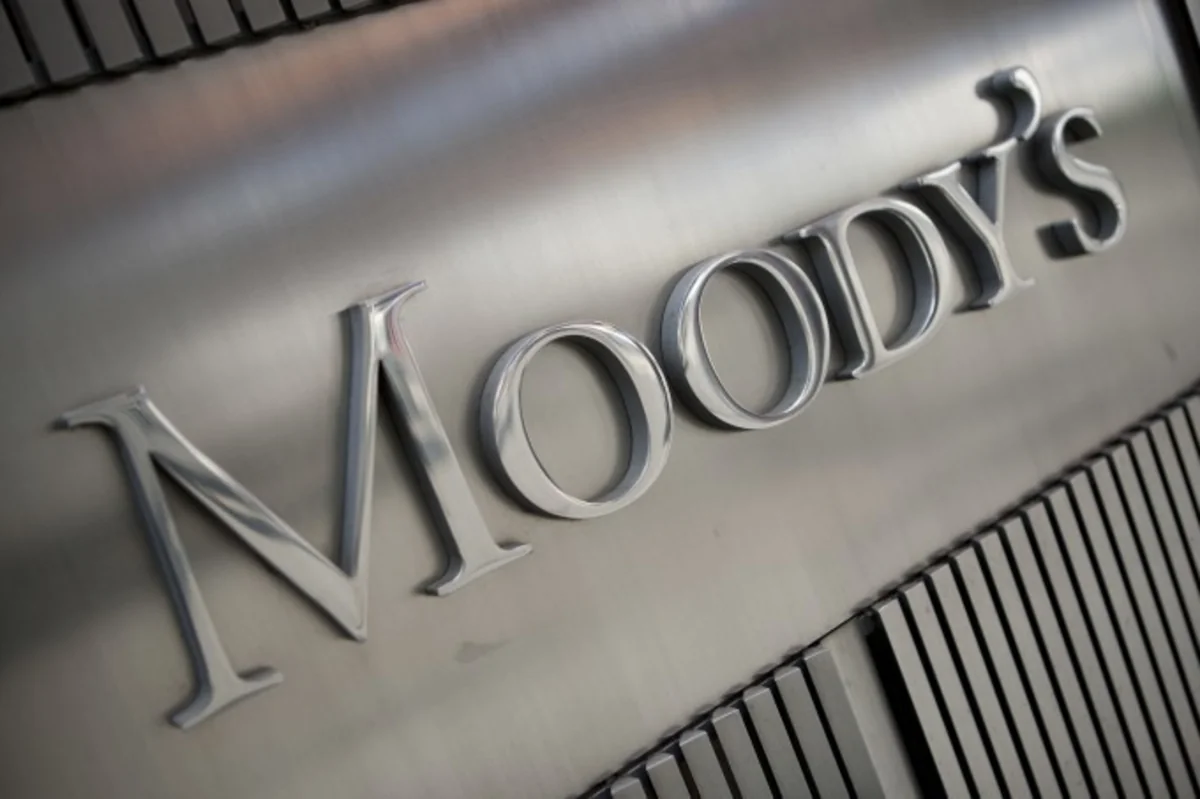 “Moody’s” neftin qiymətlərinə orta müddətli perspektivdə təsir edəcək amilləri açıqlayıb