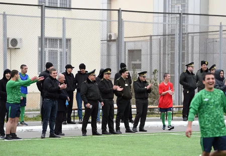 Məhbuslarla futbol veteranları arasında yoldaşlıq oyunu keçirilib