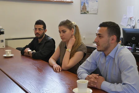 Gürcü deputat azərbaycanlı gənclərin yaratdığı teatrın fəaliyyəti ilə tanış olub