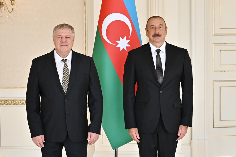 Azerbaijani President receives credentials of new ambassador of Slovakia