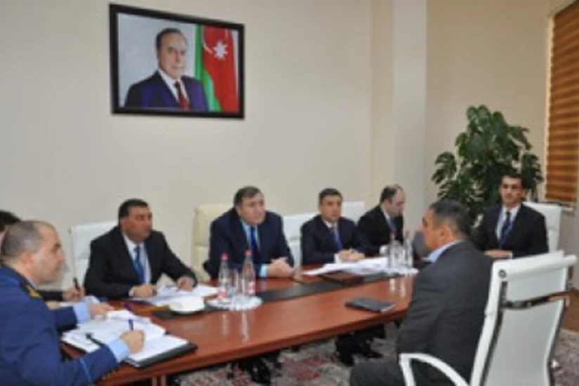 Vergilər naziri Siyəzəndə vətəndaşların problemləri ilə maraqlanıb