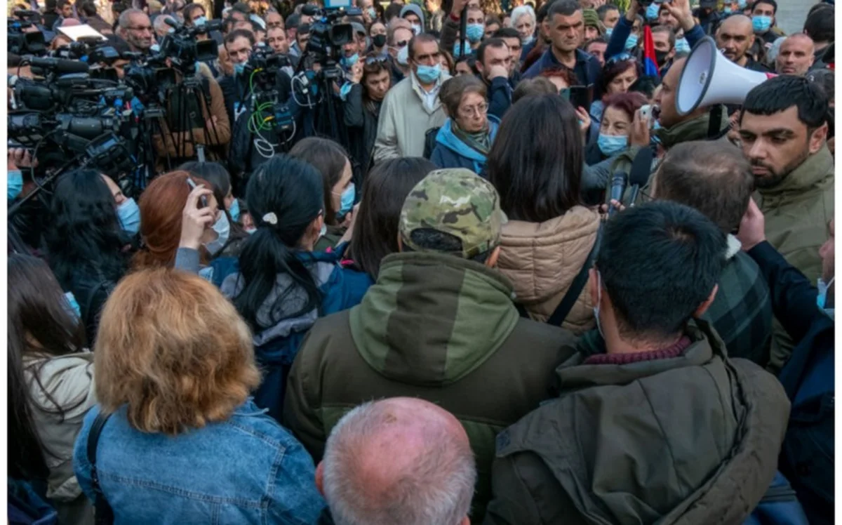 У здания парламента Армении проходит акция протеста