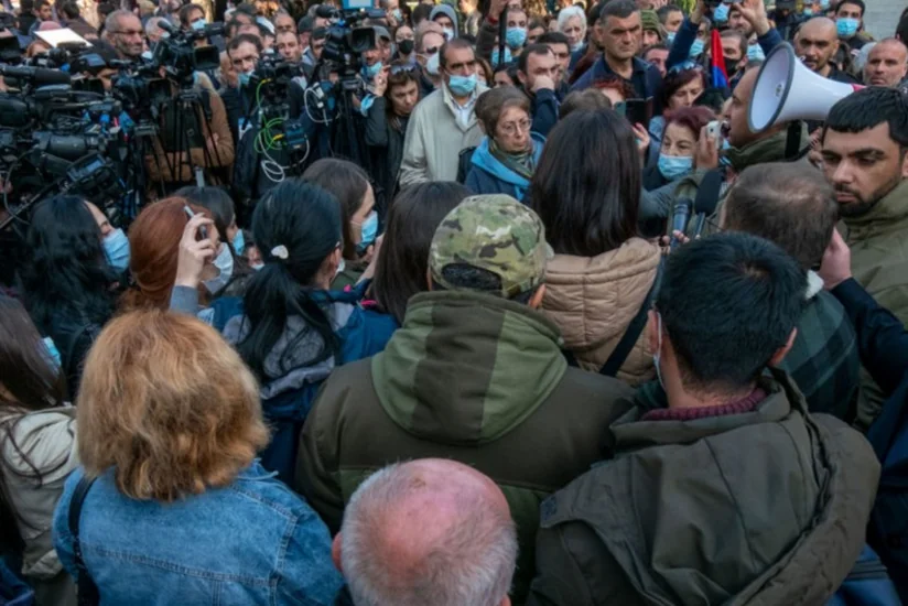 У здания парламента Армении проходит акция протеста