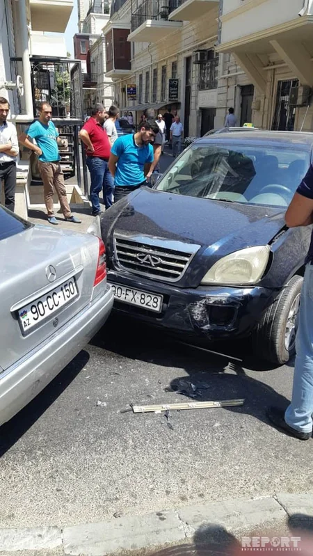 Bakıda iki avtomobil toqquşub - FOTO