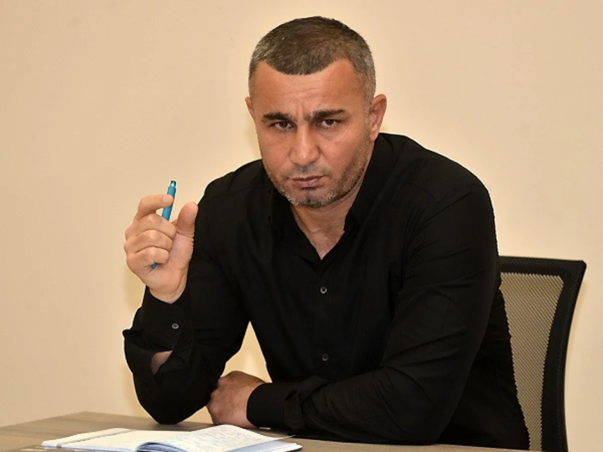 Qurban Qurbanov yığma komandaların məşqçi və inzibati heyəti ilə görüşüb