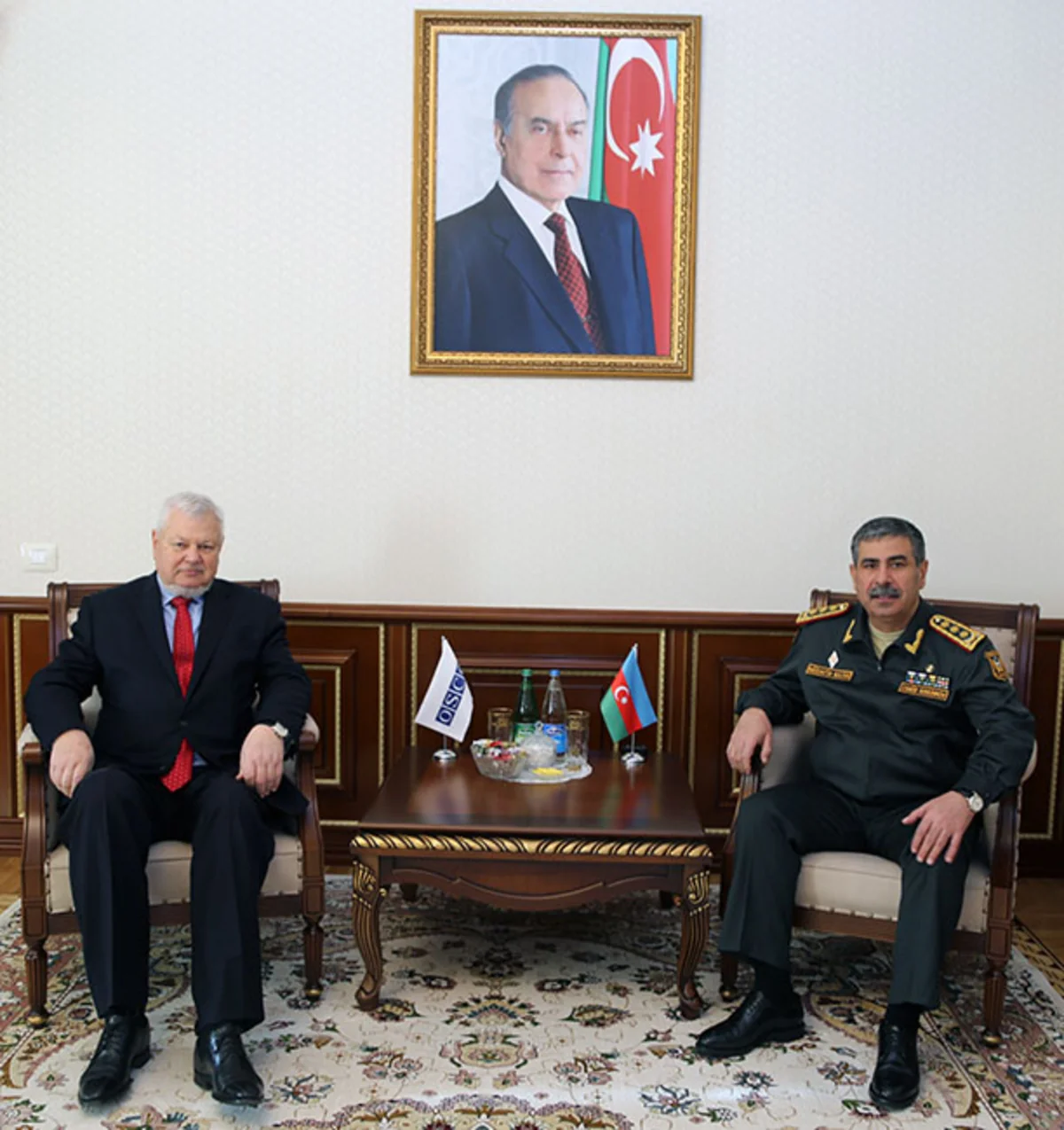 Zakir Həsənov Anjey Kaspşiklə qoşunların təmas xəttindəki vəziyyəti müzakirə edib