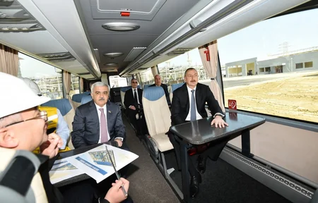 Prezident İlham Əliyev Sumqayıtda SOCAR-ın karbamid zavodunun tikintisində işlərin gedişi ilə tanış olub - YENİLƏNİB