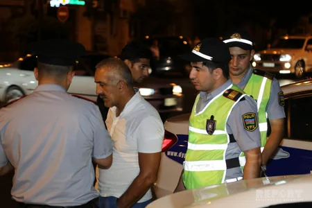 Bakıda işıqforun qırmızı işığından keçən avtomobil qəza törədib, 1 nəfər xəsarət alıb - FOTO