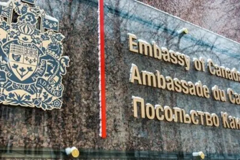 Канада приостановила работу посольства в Украине