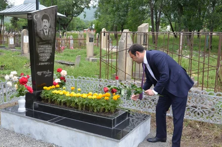 Şəhidin ad günü məzarı yanında qeyd olunub