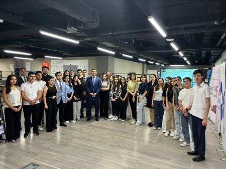 “Digital Diplomatlar” layihəsi: Müxtəlif görüşlərin iştirakçısı olan gənclər Reporta da infotur ediblər