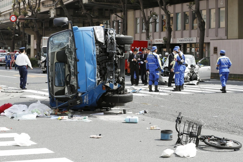 Car crashes into crowd in Tokyo, injuring 8
