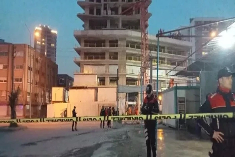 В Измире рухнул подъемный кран, погибли шесть человек