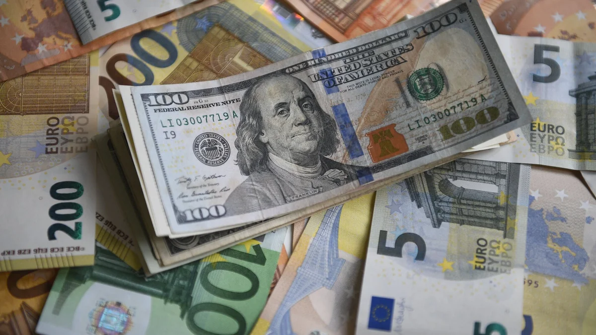 Billions in dollar and euro notes reach Russia despite sanctions
