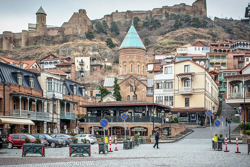 Gürcüstanda məhdudiyyətlərin tətbiqi müddəti 6 ay uzadıldı