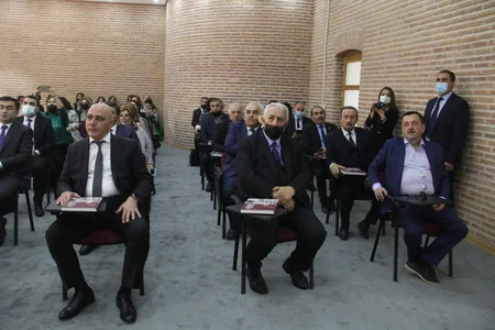 “Gəncə memarlıq salnaməsi kitabının təqdimatı keçirilib