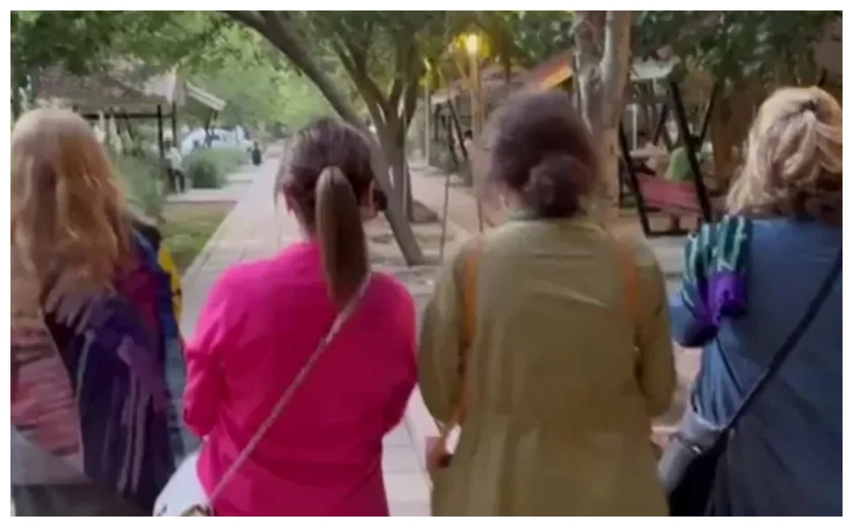 İranda məcburi hicaba qarşı kampaniya başlayıb