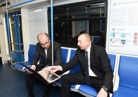 Prezident İlham Əliyev paytaxta gətirilən yeni metro qatarlarında yaradılan şəraitlə tanış olub - YENİLƏNİB