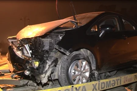 ​Bakıda qadın sürücü qəza törədib: xəsarət alanlar var - FOTO