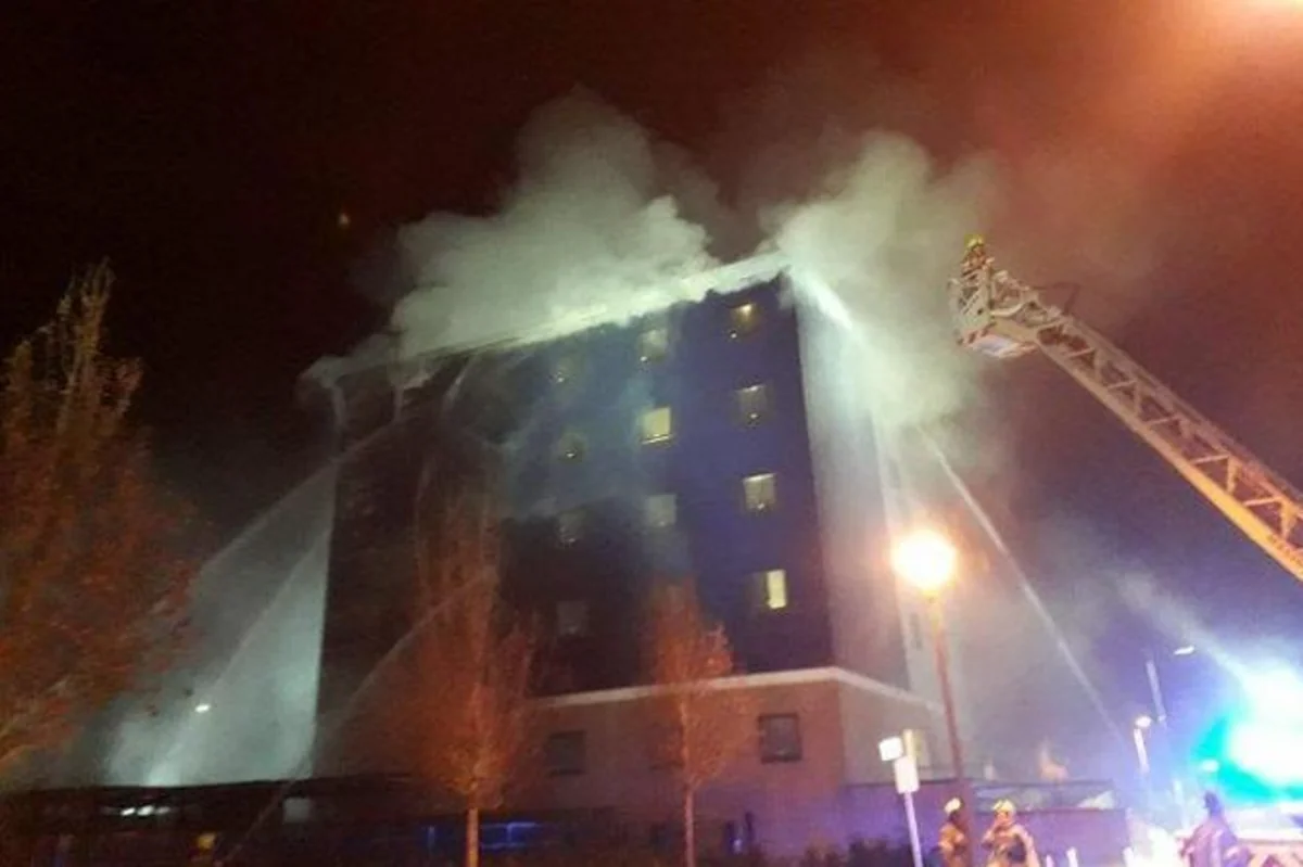 На западе Лондона горит склад - ФОТО - ВИДЕО