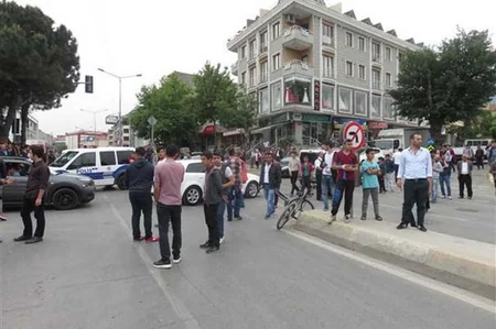 При взрыве в Стамбуле пострадали восемь человек, включая пять военных - ВИДЕО - ОБНОВЛЕНО