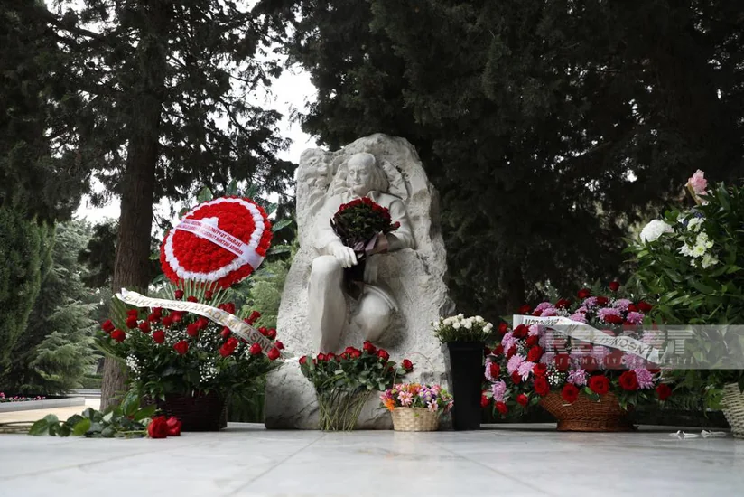 Görkəmli bəstəkar Fikrət Əmirovun məzarı ziyarət olunub