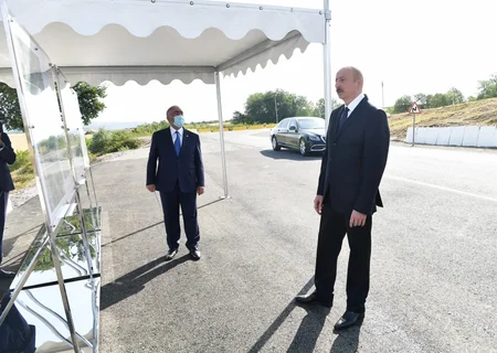 Prezident avtomobil yolunun yenidən qurulması layihəsi ilə tanış olub