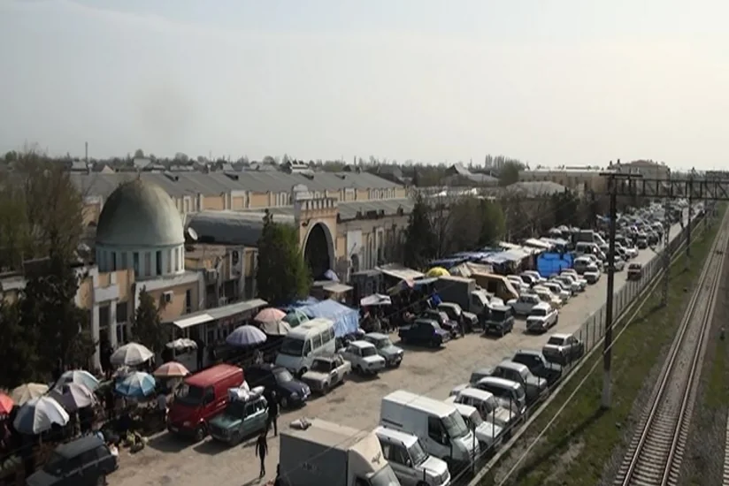 Kürdəmir bazarına girişlərdən biri bağlanıb, ərazidə uzun tıxaclar yaranır - REPORTAJ