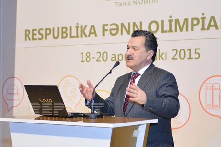 Azərbaycanda məktəblilərin fənn olimpiadasının qalibləri mükafatlandırılıb - FOTO