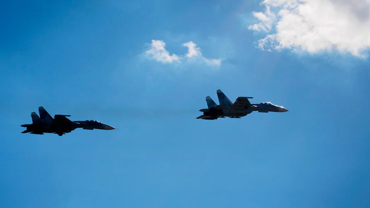 Российский Су-27 перехватил самолеты из США и Великобритании над Черным морем