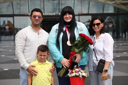 Olimpiadanın bürünc medalçısı İrina Kindzerskanın Bakıda qarşılanma mərasimi olub
