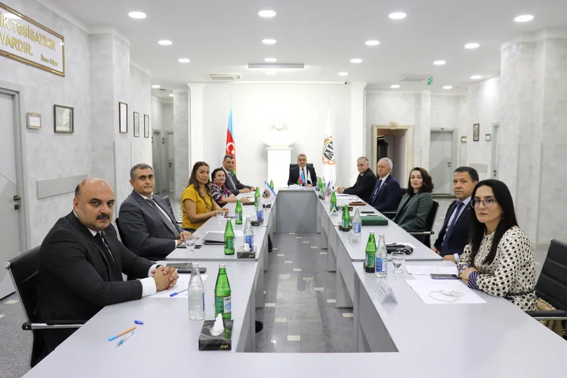 Kollegiyada iki vəkilin fəaliyyəti dayandırılıb, birinə töhmət verilib