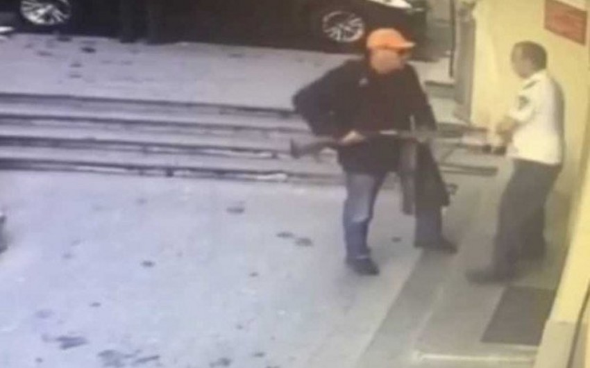 Yerevanda 46 yaşlı şəxs bankı qarət etmək istəyib - VİDEO - FOTO