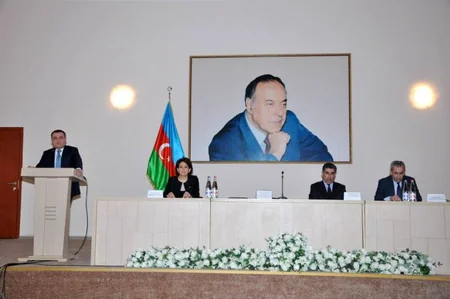 Təhsil nazirinin müavini məktəb direktorları ilə görüşüb