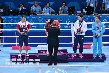 Prezident İlham Əliyev Bakı 2015də qalib gələn Pərviz Bağırova qızıl medalı təqdim edib - FOTO